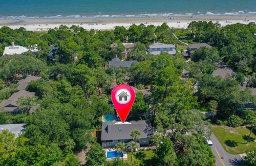 Hilton Head Island Casa | Luxury Beach House - 2min Walk to Beach - Private Pool - Group & Dog Friendly