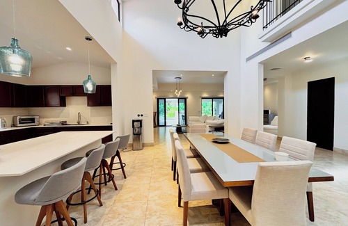Playa Blanca Casa | Luxury beach home Rivera del Mar in Buenaventura