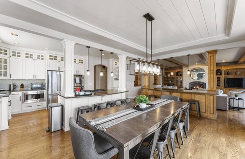 Erlands Point-Kitsap Lake Casa | Luxury Beach House & Apartment, Hot Tub, Kayaks, Fire Pits, Game Room