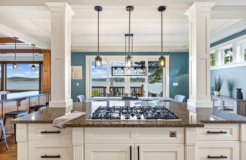Erlands Point-Kitsap Lake Casa | Luxury Beach House & Apartment, Hot Tub, Kayaks, Fire Pits, Game Room