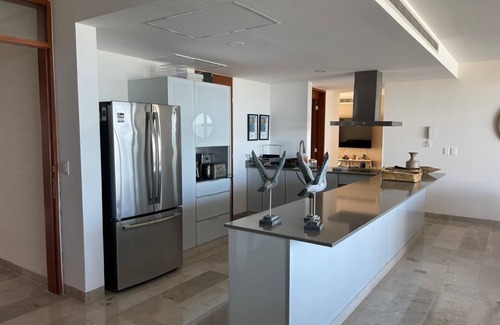Telchac Puerto Condominio | Luxury beachfront apartment with jacuzzi
