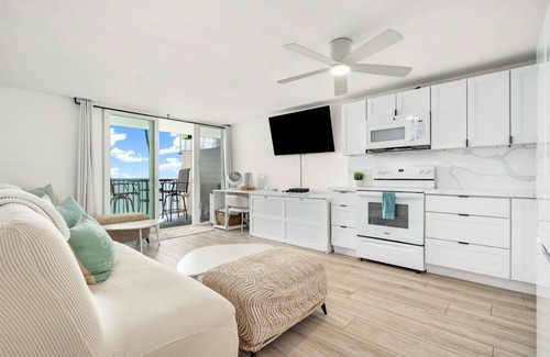 Punaluu Condominio | Luxury Beachfront Condo