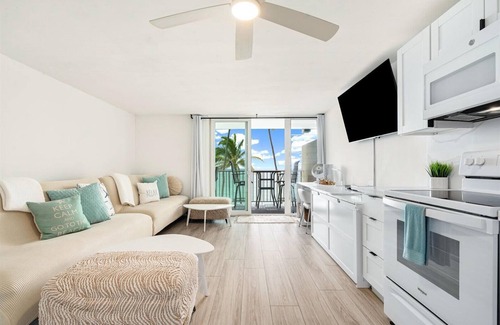 Punaluu Condominio | Luxury Beachfront Condo