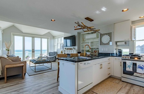 Green Hill Casa | Luxury Beachfront Home in Green Hill, sleeps 10