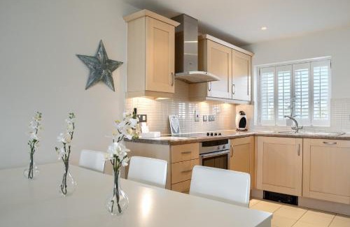 Eastbourne Apartamento | LUXURY BEACHFRONT OUTSTANDING 2 bedroom APARTMENT