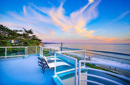 El Granada Casa | Luxury Beachfront Penthouse Walk to the Beach Restaurants Entertainment