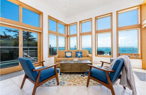 El Granada Casa | Luxury Beachfront Penthouse Walk to the Beach Restaurants Entertainment
