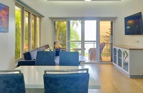 Zamboanguita Apartamento | Luxury Beachfront Condo near Apo Island