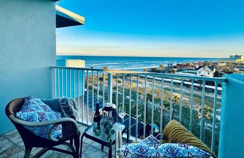 Daytona Beach Apartamento | Luxury Beachfront Studio - Private Balcony with Ocean View - Heated Pool - Hot Tub - Tiki Bar - Sauna