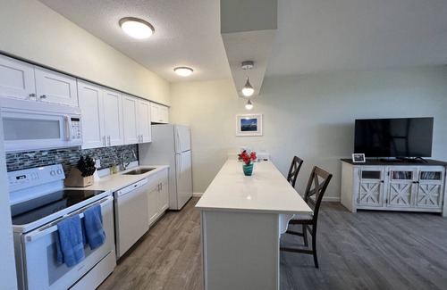 Orange Grove Condominio | Luxury Beachfront Condo with Pool and Hot Tub