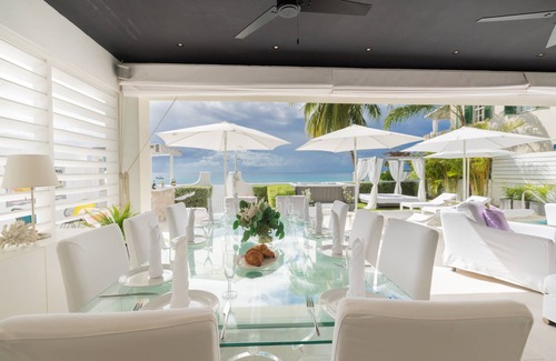 Reeds Bay Villa | Villa frente a la playa (Costa del Platino) con bañera de hidromasaje