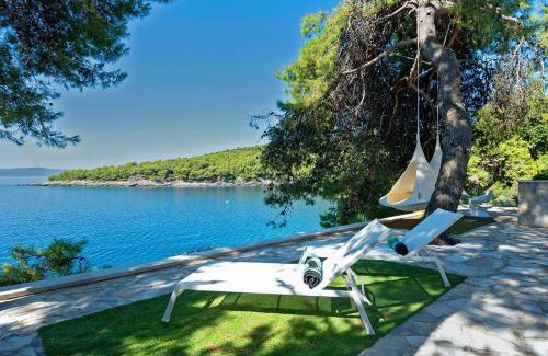 Selca Villa | Luxury Beachfront Villa Silvery Moon with private pool, jacuzzi, sauna and gym on Brac island - Sumartin
