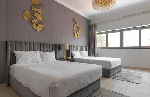 Palm Jumeirah Villa | Luxury Beachfront Villa with Private Pool on Palm Jumeirah near Atlantis