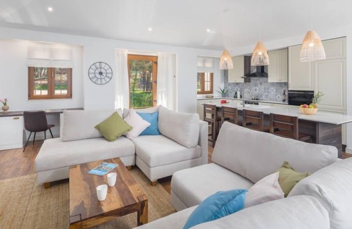 Bale Casa | Luxury Beachside Villa Porto Bus by Interhome