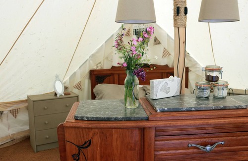 Auzances Cabina | Campana de lujo Glamping en el corazón de la Francia rural