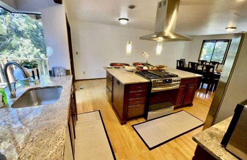 Cougar Mountain Casa | Luxury Bellevue 5 bedroom home