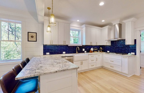 Bald Head Island Casa | Luxury BHI Retreat | Golf Views | 3 King Suites | BHI + Shoals Clubs | Dog Friendly | Kayaks