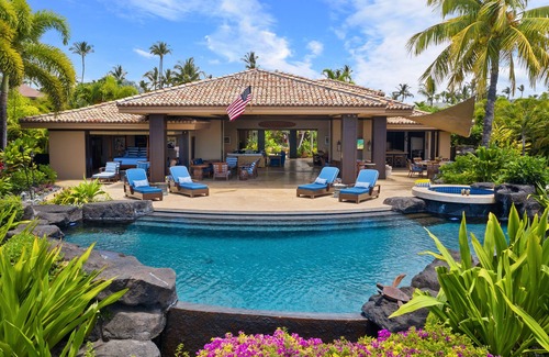 Kamuela Casa | Luxury Big Island villa steps away from the best beach, sleeps 10!
