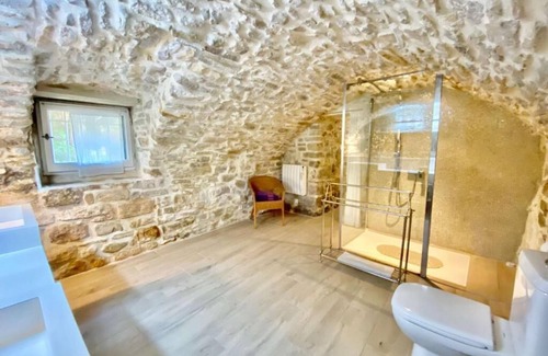 Martignargues Casa | LUXURY BIJOU SUITE with private Jacuzzi