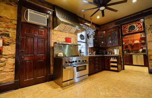 Hot Springs Casa | Private Patio & Chef Kitchen - FlatIron Suite 104