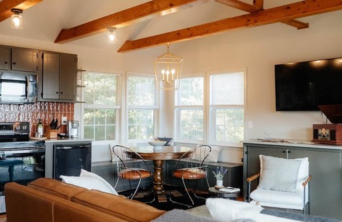 Menlo Casa | Luxury Bluff Cabin Hot Tub + Epic Mountain Views