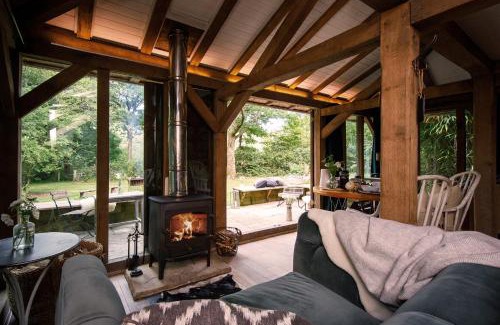 Billingshurst Casa | Luxury Boltholes cabin in the woods with hot tub