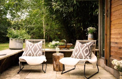 Billingshurst Casa | Luxury Boltholes cabin in the woods with hot tub