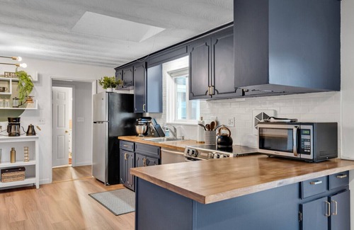 Framingham Casa | Luxury Boston Ranch –Sleeps 8|Pet+|Private pool