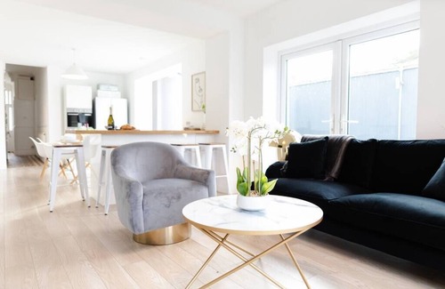 Penylan Casa | Luxury Boutique 5 bedroom House in Cardiff