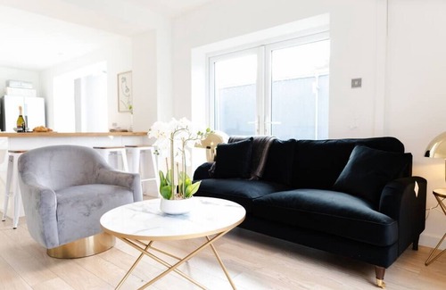 Penylan Casa | Luxury Boutique 5 bedroom House in Cardiff