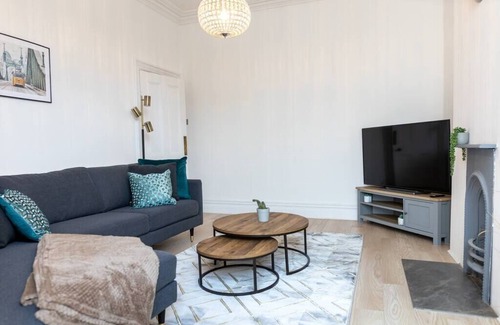 Penylan Casa | Luxury Boutique 5 bedroom House in Cardiff