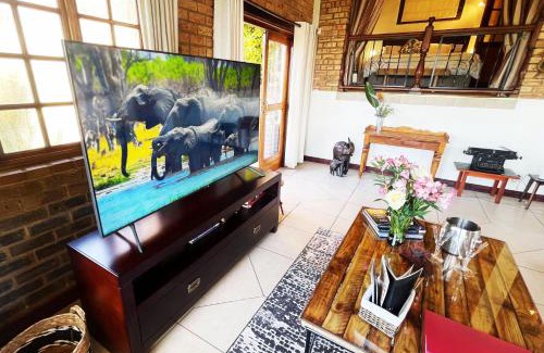 Northcliff Apartamento | Luxury Boutique Nature Stay! Northcliff - Sunset Views, Solar, Work, Pool
