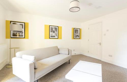Bristol Apartamento | Luxury Breakfast at Tiffany's Theme with FREE PARKING by Prescott Apartments