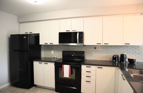 Breslau Casa | Luxury Breslau Retreat |Fenced yard |Steps to Park |Near Airport