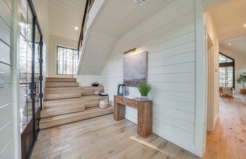 Broken Bow Cabaña | Luxury Broken Bow Cabin w/ Hot Tub on 3 Acres!