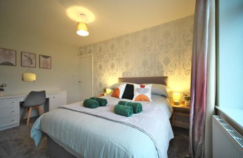 South Elmsall Apartamento | Luxury Bungalow, 3 bedrooms, 5 beds, sleeps 8, transport links, parking, Wi-Fi