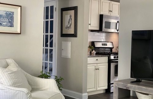 Drayton Plains Casa | luxury bungalow-walk to Beaumont hospital