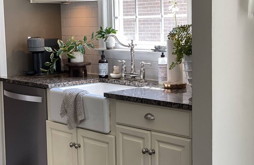 Drayton Plains Casa | luxury bungalow-walk to Beaumont hospital