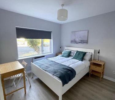 Galway Apartamento | Luxury By The Coast- sleeps 4