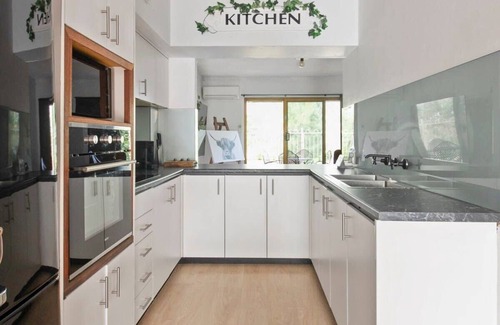 Wagga Wagga Apartamento | Luxury by the Lagoon - Water Views, 3 Mins to CBD