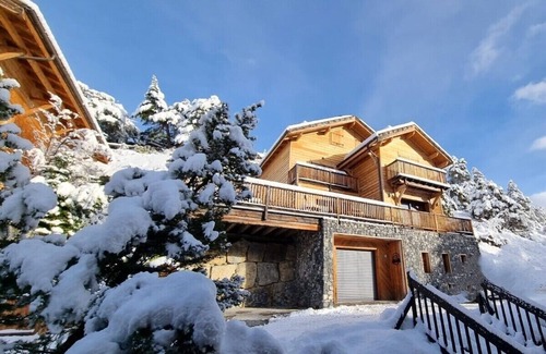 Saint-Etienne-de-Tinee Chalet De Esquí | Chalet de lujo con terraza con vistas a la montaña y Wi-Fi