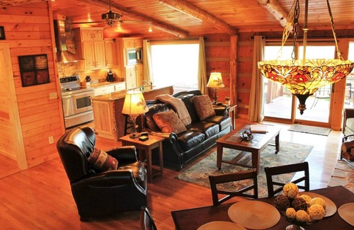Gatlinburg - Pigeon Forge Casa | Luxury cabin, best views of Smokies! Chef's kitchen, seasonal pool, hot tub more