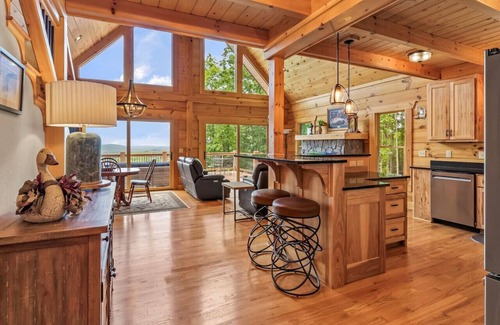 Vein Mountain Cabina | Hummingbird Hill-Big Mountain Views