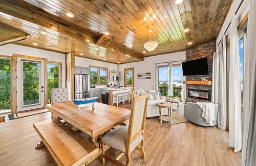 Sevierville Cabina | Lake View Serenity | Indoor Pool Arcade Lake