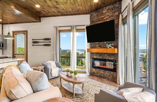 Sevierville Cabina | Lake View Serenity | Indoor Pool Arcade Lake