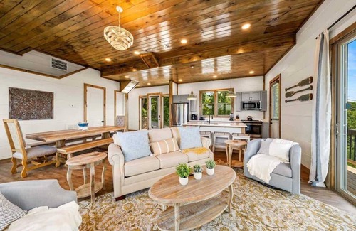 Sevierville Cabina | Lake View Serenity | Indoor Pool Arcade Lake