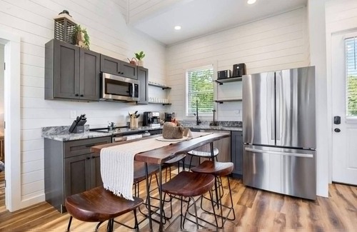 Sevierville Apartamento | Luxury Cabin Lake Views EV Charger Game Room
