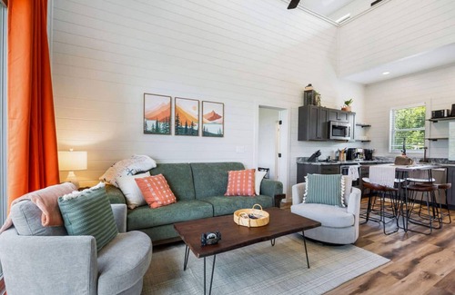 Sevierville Apartamento | Luxury Cabin Lake Views EV Charger Game Room