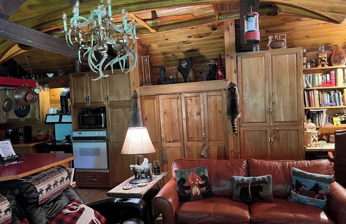 Hyner Cabina | Luxury cabin located for easy access to UTV/ATV trails and snowmobile trails.