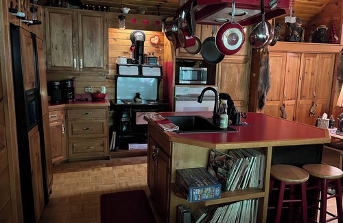 Hyner Cabina | Luxury cabin located for easy access to UTV/ATV trails and snowmobile trails.